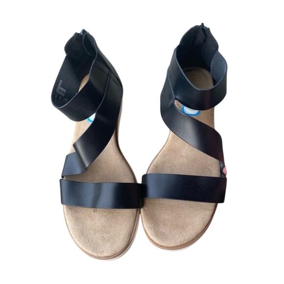 Women's Black Strappy Sandals size 10 wide width platform - Picture 1 of 8
